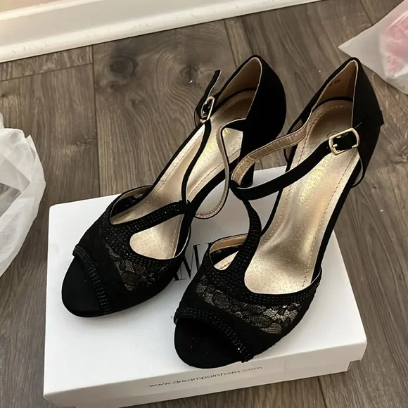 Dream Pairs Heels - Picture 5 of 5